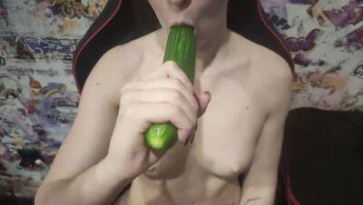 Having fun with a cucumber on freefilmz.com