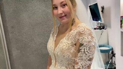 Russian married couple could not resist and fucked right in a wedding dress. - Russia on freefilmz.com