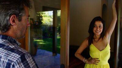 Bored housewife Gigi Larios just waited for a man at her door - Usa on freefilmz.com