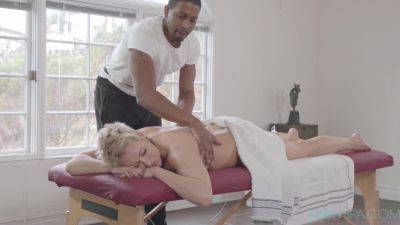 Black masseur bangs married mature blonde and comes on her fine boobs on freefilmz.com