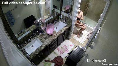 Ipcam American Girls Daily Routine In The Bathroom - Usa on freefilmz.com