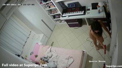 Ipcam Daily Routine Of A Young Girl In Her Room on freefilmz.com