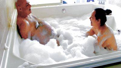 Hot Foamy Jacuzzi Sex With Garabas And Olpr on freefilmz.com