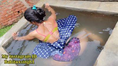 Desi Indian Outdoor Village Opne Water Tenk Bathing Desi Girl Hindi Audio - India on freefilmz.com