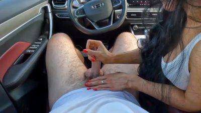 Outdoor fucking in the car with a stranger on freefilmz.com