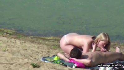 My Stepdaughter Caught With Her Bf On The Beach on freefilmz.com