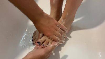 I Went Into The Bathroom And Helped My Stepsister Wash Her Beautiful Feet on freefilmz.com