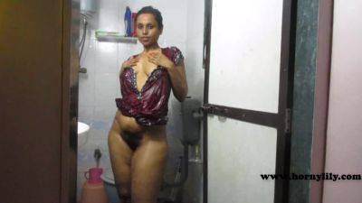 Indian College 18 Year Old Big Ass Babe In Bathroom Taking Shower - India on freefilmz.com