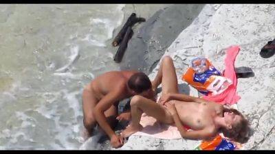 Voyeur On Public Beach Coitus - Hot Cunnilingus on freefilmz.com