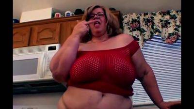 Curvy Sharon - Mommas Snacks -amateur Milf Shows Her Gigantic Butt on freefilmz.com