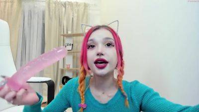 Deepthroat Queen Fucking Her Throat With Long Dildo on freefilmz.com