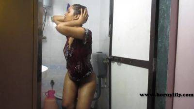 Indian College 18 Year Old Big Ass Babe In Bathroom Taking Shower - India on freefilmz.com
