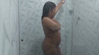 Stepfathers Cock Gets Hard When He Sees His Stepdaughters Naked Body In The Shower on freefilmz.com