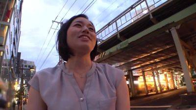 0001728_三十路の日本人女性が潮吹きするハードピストングラインド騎乗位素人ナンパのパコハメ - Japan on freefilmz.com
