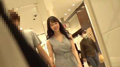 0002704_巨乳のニホンの女性が盗撮されるズコパコ販促MGS１９分 - Japan on freefilmz.com