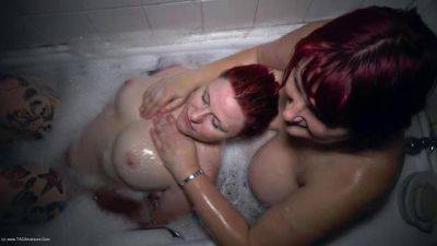 Mollie & Boobarella's Bath on freefilmz.com