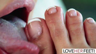 Aubree Valentine And Feet Slave In Joi Foot Tease With on freefilmz.com