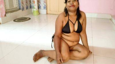 Indian Housewife Sexy Show 30 - India on freefilmz.com