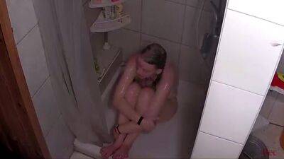 Hot Wife In The Shower Compilation on freefilmz.com