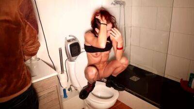 She can't wait for the toilette while they are in a party on freefilmz.com