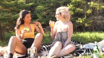 Sexy Lesbian Babes Have Sex Outdoors - Big tits brunette and blonde on freefilmz.com