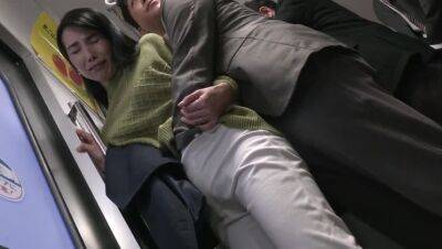 Japanese Milf gets it in the train - Japan on freefilmz.com