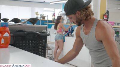 Stunning beauty attains very loud orgasm after meeting this dude at the laundromat on freefilmz.com