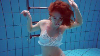 Underwater Hottest Babe Zelenkina Swims on freefilmz.com