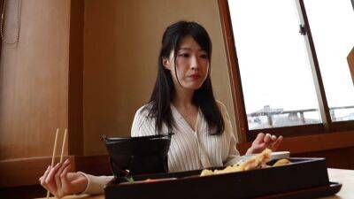 0000945_三十路のスレンダー日本人女性が人妻NTRセックス - Japan on freefilmz.com