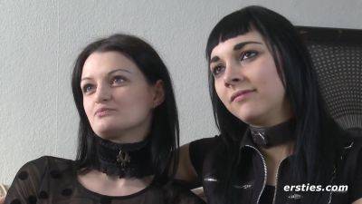 Einblick ins BDSM-Sexleben eines deutschen lesbischen Paares - Kinky Brunette Lesbians - Germany on freefilmz.com