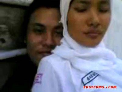Indonesia - Jilbab Hijab Ngentot Belakang Bangunan - Indonesia on freefilmz.com
