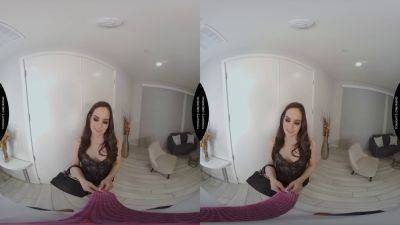 Jenna J Ross satisfies her fan's lust with a hot VR experience on freefilmz.com
