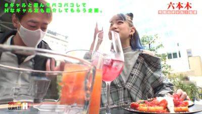 0001588_貧乳のスレンダー日本人女性が大量潮吹きするグラインド騎乗位素人ナンパ絶頂セックス - Japan on freefilmz.com