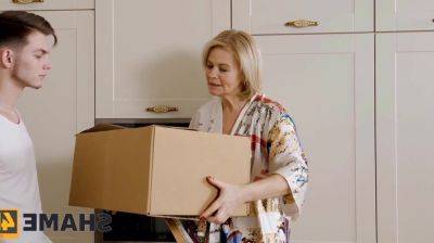 Mature Russian cougar fucked by younger delivery man - Shame 4K - Russia on freefilmz.com