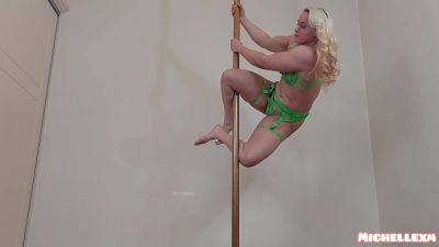 Hot Blonde Amazing Pole Dance - Britain on freefilmz.com