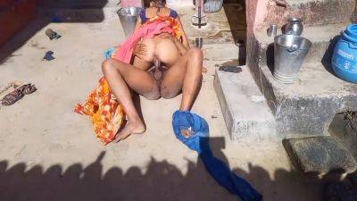 Deshi Village Bhabhi Outdoor Hindi Sex - India on freefilmz.com