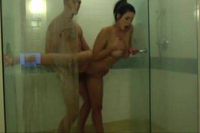Shower Couple on freefilmz.com