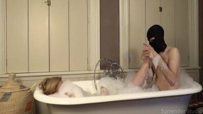 Bath Time Pampering For Lady Dalia With A Golden Ending For 13 Min on freefilmz.com