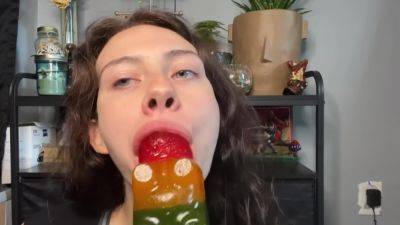 Suckasaurus Asmr Giant Gummy Worm Sucking ! on freefilmz.com