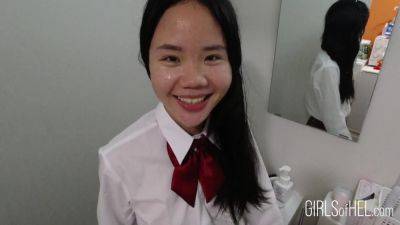 Pov Cute 18yo Japanese Schoolgirl Gets A Huge Facial After She Sucks Her Stepdads Dick To Thank Him For Her New Phone - Japan on freefilmz.com