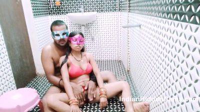 Married Indian Couple On Vacation Having Sex While Taking Shower In Desi Oyo Hotel - Hindi Audio - India on freefilmz.com