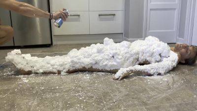Foam Scraping Wam (wet And Messy) - Britain on freefilmz.com