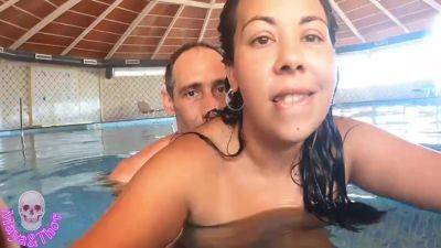 Maya Tetona Amateur Is Too Hot To Be Fucked In Pool on freefilmz.com