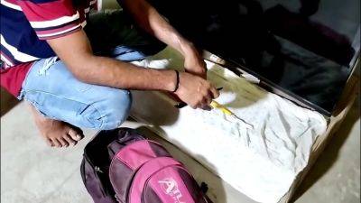 Tv Mechanic Boy Ko Seduce Karke Chudayi Kiya - India on freefilmz.com