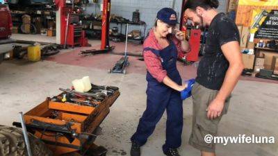 Mature mechanic lady prefers hot anal sex instead of paying for work. on freefilmz.com