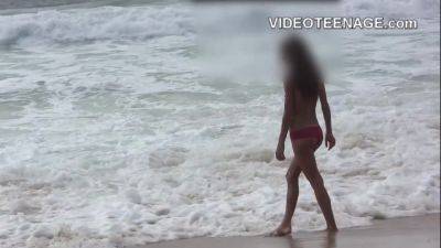 Lovely girl nude at beach - France on freefilmz.com
