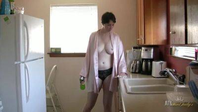 Mature Inara Byrne Nude: Sensual Kitchen Cleaning Reveals All on freefilmz.com