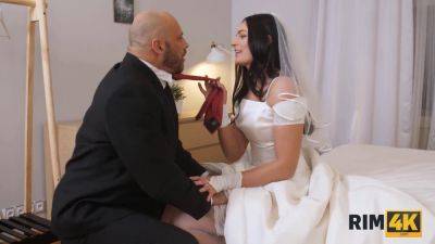 Watch leanne lace's stunning bride get her ass licked before the wedding - Czech Republic on freefilmz.com