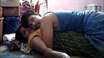 Indian House Wife Hot Kissing In Husband - India on freefilmz.com