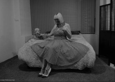 Fifties Housewife on freefilmz.com